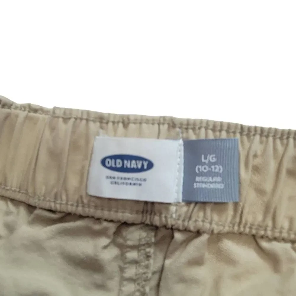 Old Navy khaki shorts L10/12